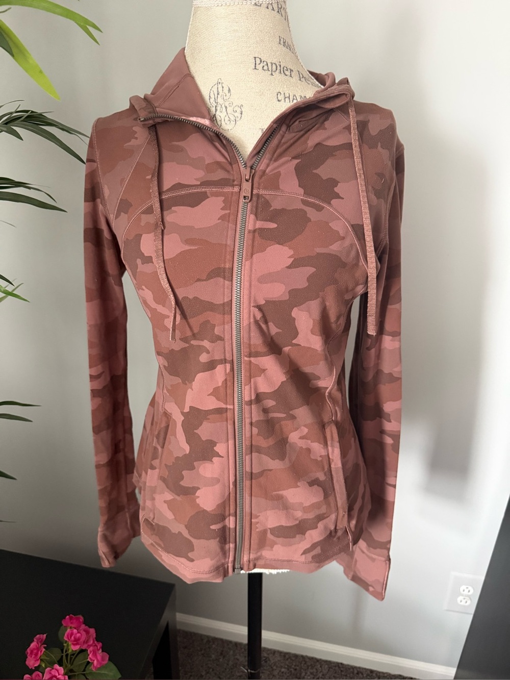 Lululemon Define Jacket Size 10 women pink camouflage Full Zip Women